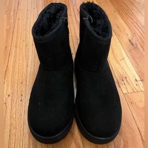 Girls black boots
